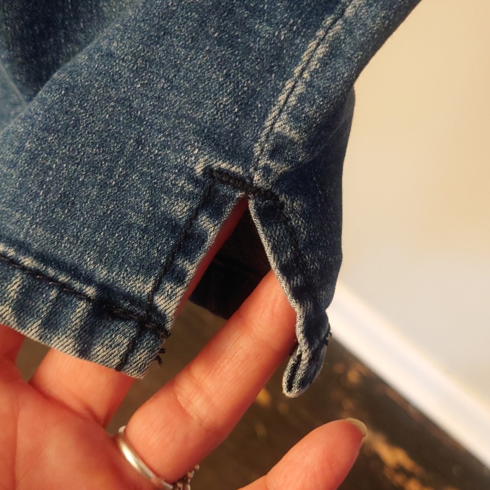 Jean capris - Picture 2 of 4